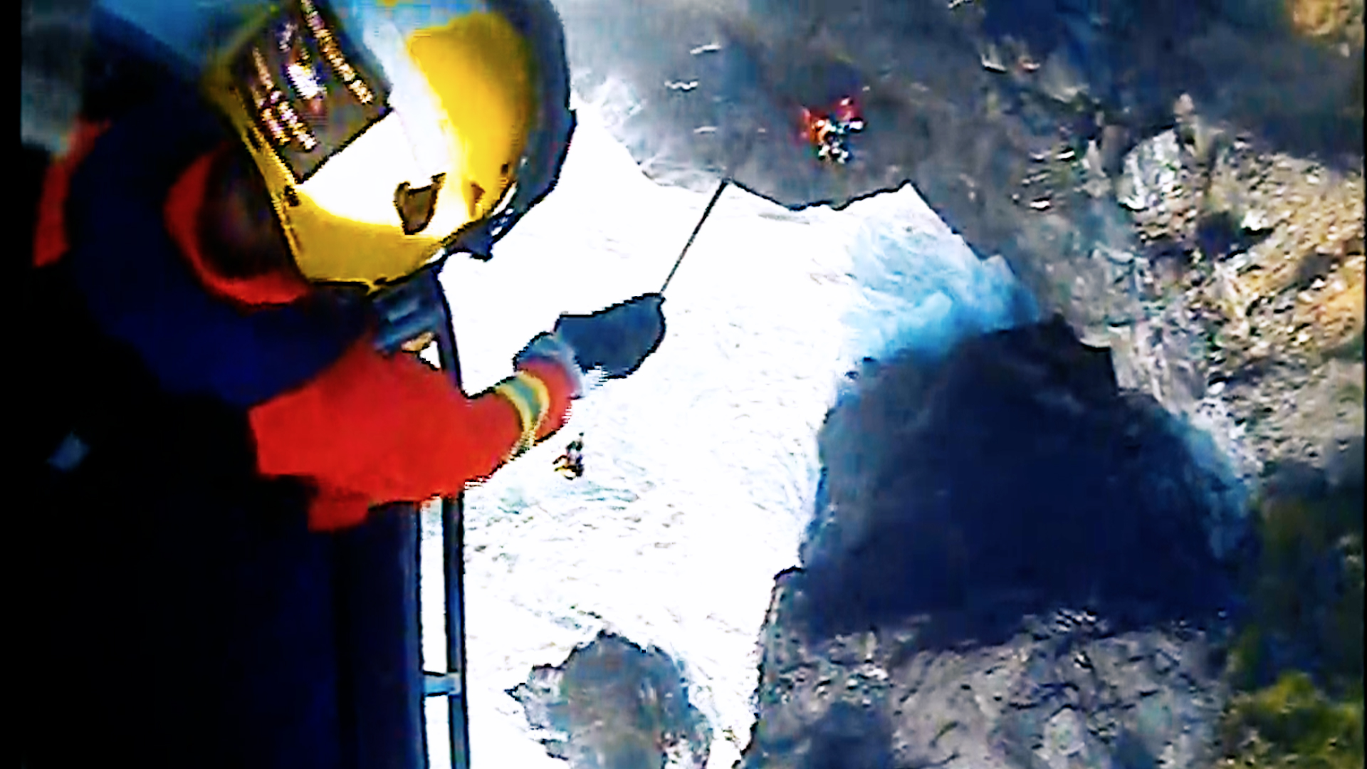 Carlton winching on to scene